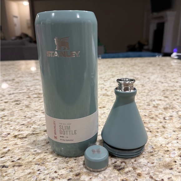 Stanley The All Day SlimBottle Insulated 34oz - Picture 3 of 4